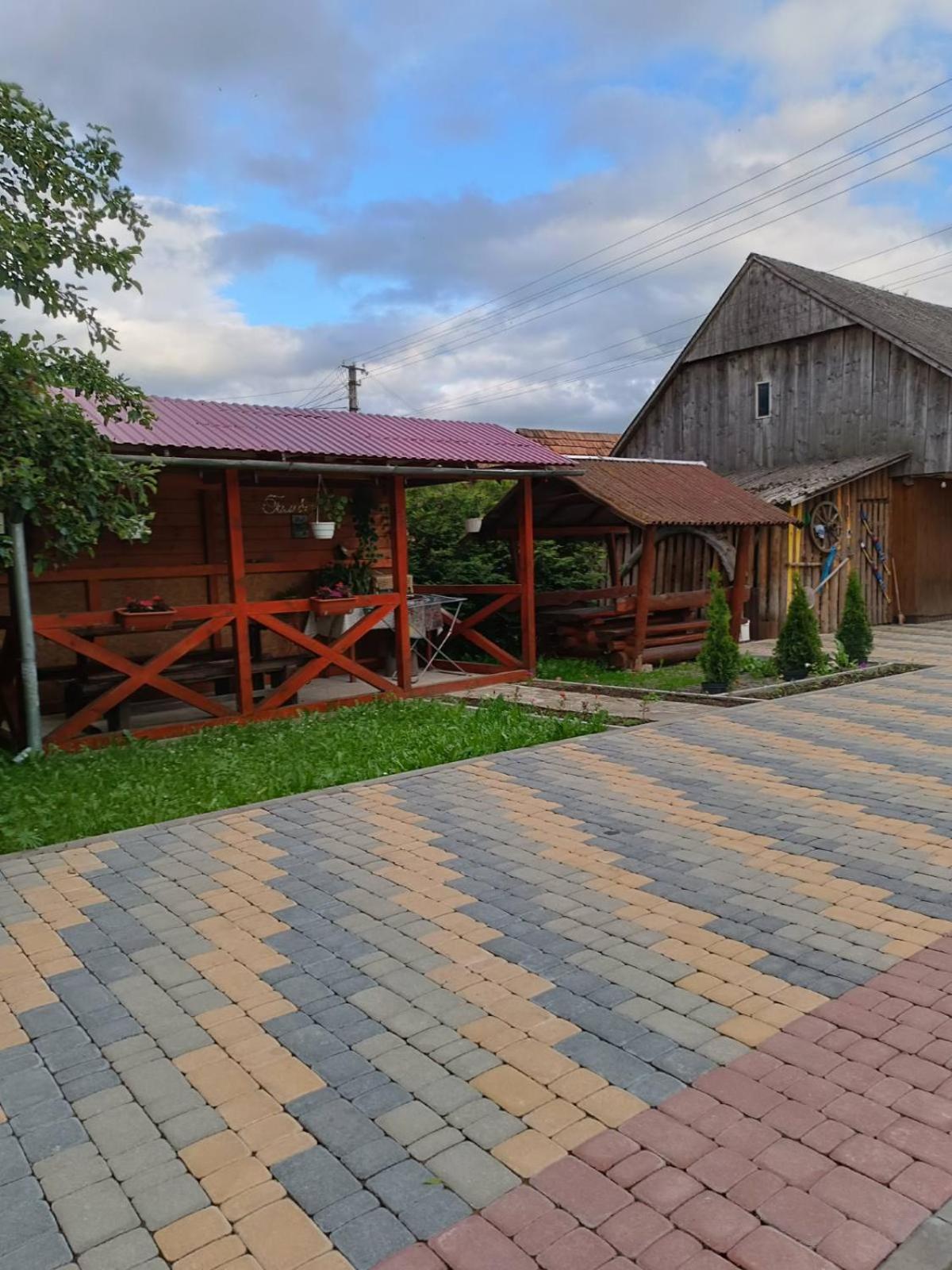 Rukavichka Lodge *